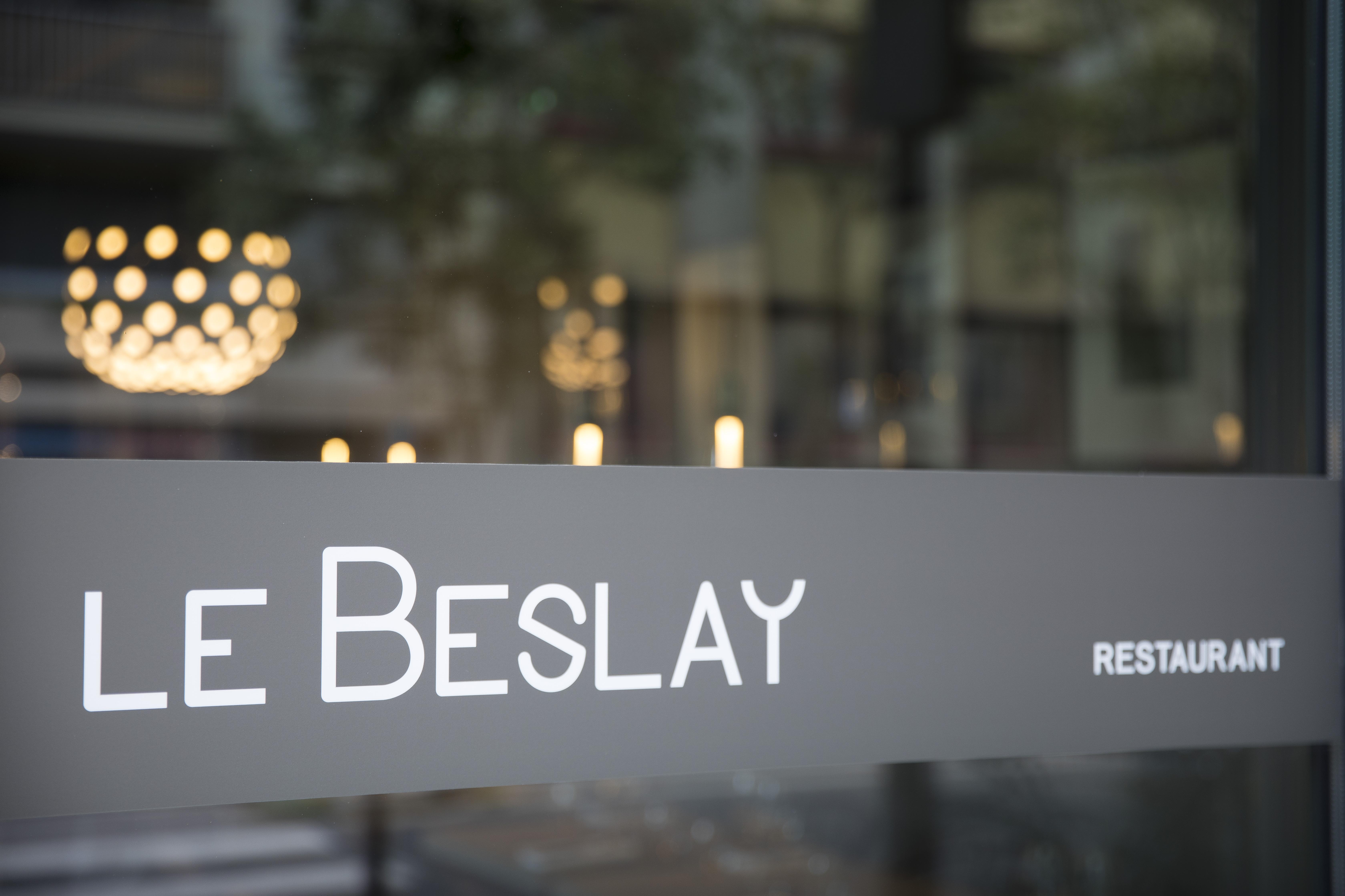 Les Deux Girafes Paris